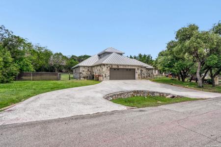 748 CANYON OAKS DR