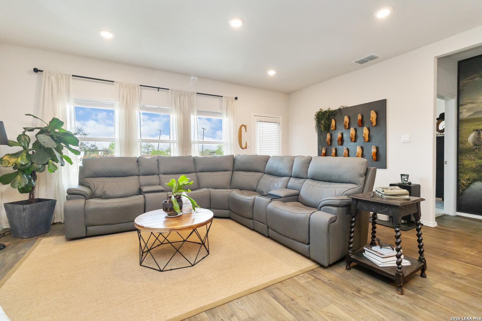 Image 4: Main living area with great flow
