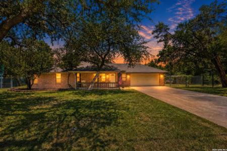 2071 CANDLELIGHT DR