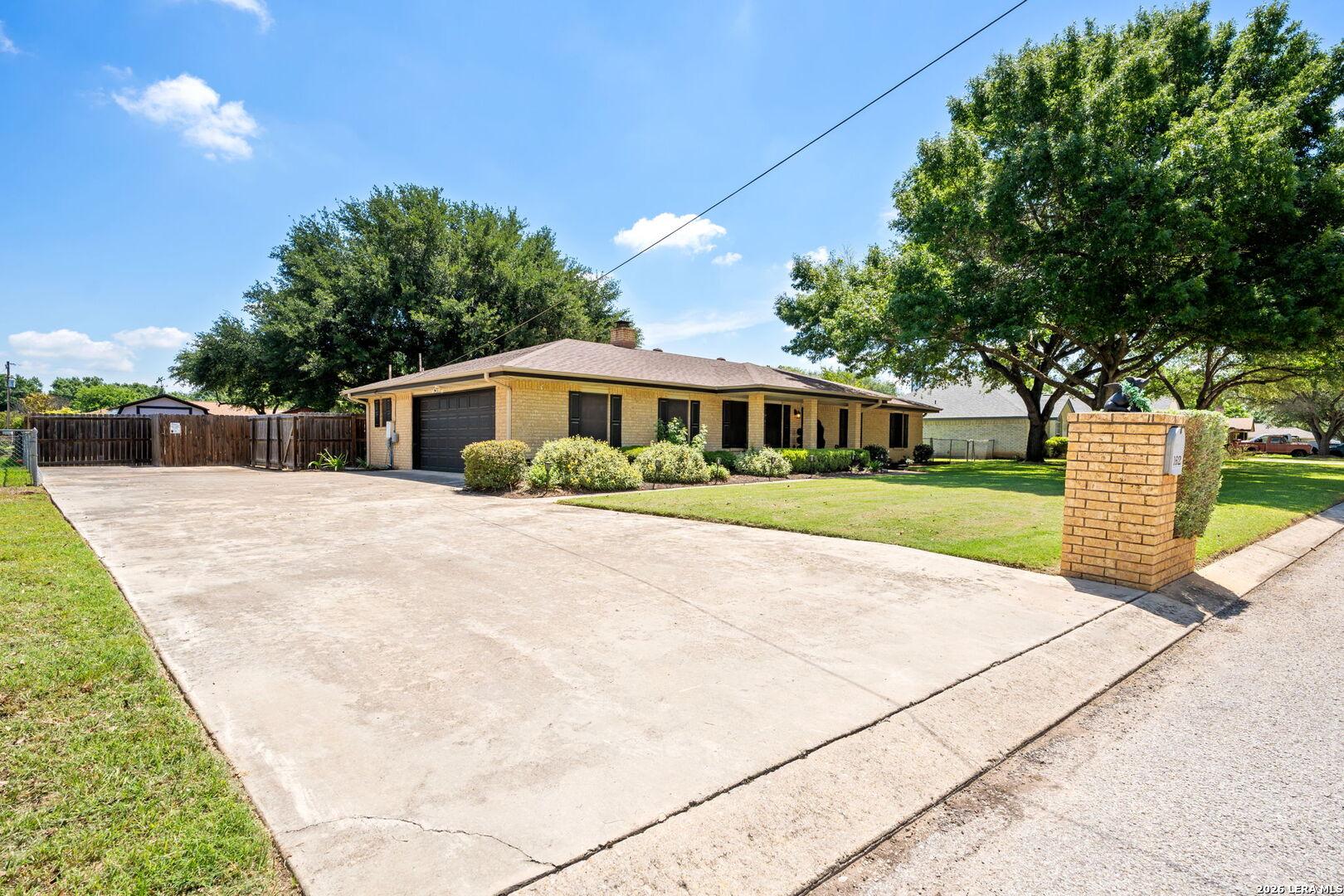 Image 3: Extra Large Driveway