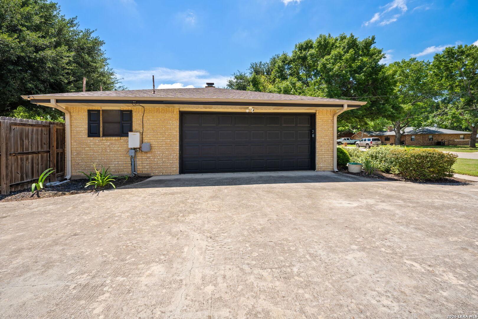 Image 4: Two Car Garage