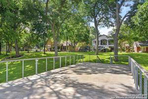 612 WOODLAKE DR