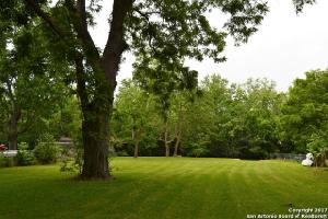 116 LAKESIDE DR