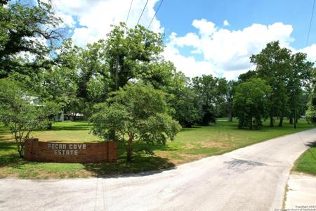 102 Lakeside Dr