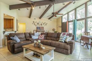 454 LAKE PLACID DR