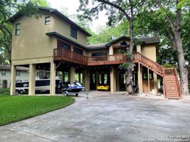 327 LAKE PLACID DR