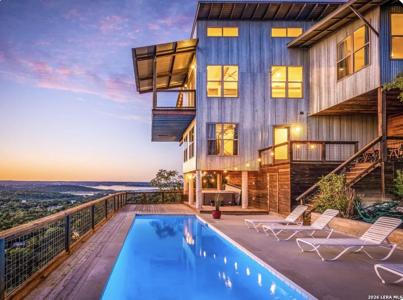2281 Village Oak