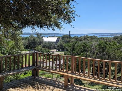809 LAKEBREEZE DR