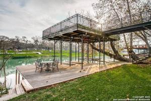 1055 LONE STAR DR