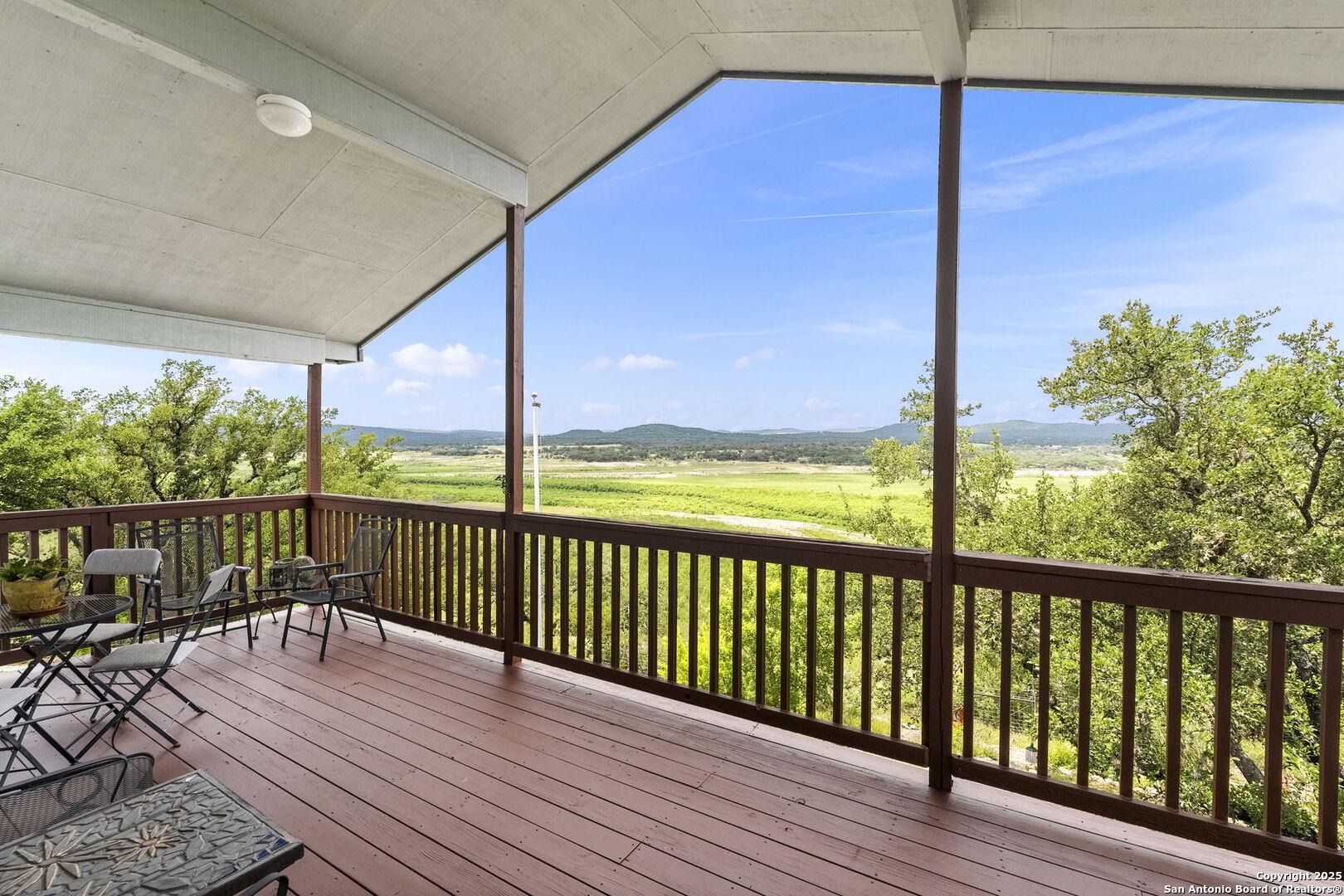 Image 1: 2nd floor balcony overlooking Medina Lake