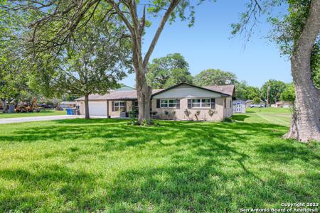 157 LAKESIDE DR