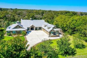 2100 Edgewater Ln
