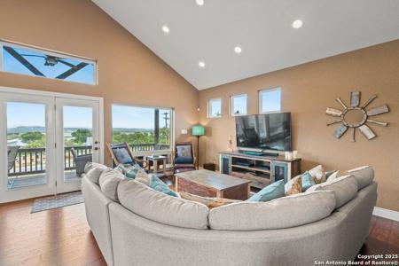 617 Lake Island
