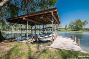 476 ISLE OF VIEW DR