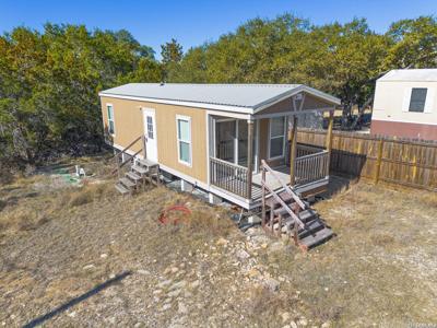1932 Live Oak Dr