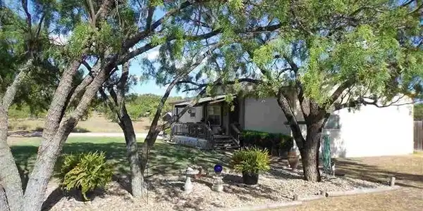 110 Leo Ln