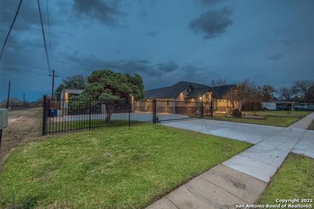 768 CARL DR