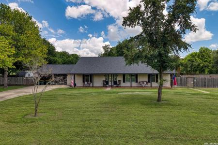 207 Woodlake Dr