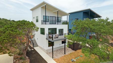 675 HUMMINGBIRD HILL