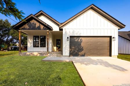 1053 Live Oak DR