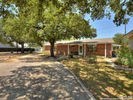 137 E Greenbriar Dr
