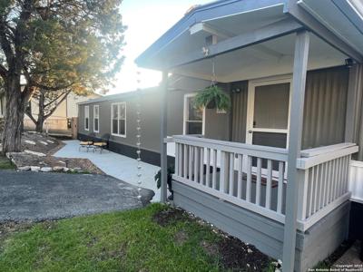 805 Lakeview Loop