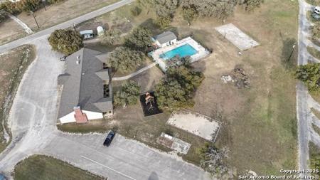 125 Private Road 1517