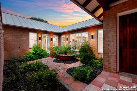 352 Ridge Crest