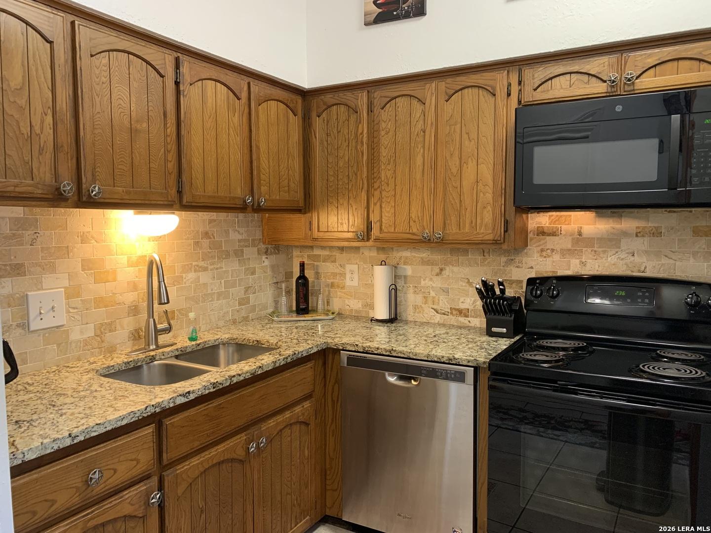 Image 3: Kitchen