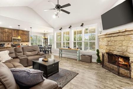 950 Live Oak Dr