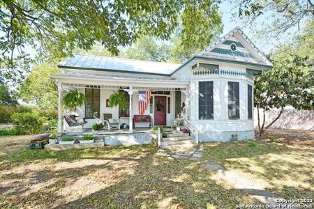 674 COMAL AVE