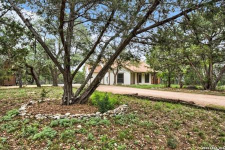 1211 SPRUCE LN