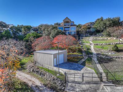 1745 W Lakeside