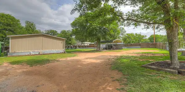 Image 3: Lots of parking for friends, family or guests!