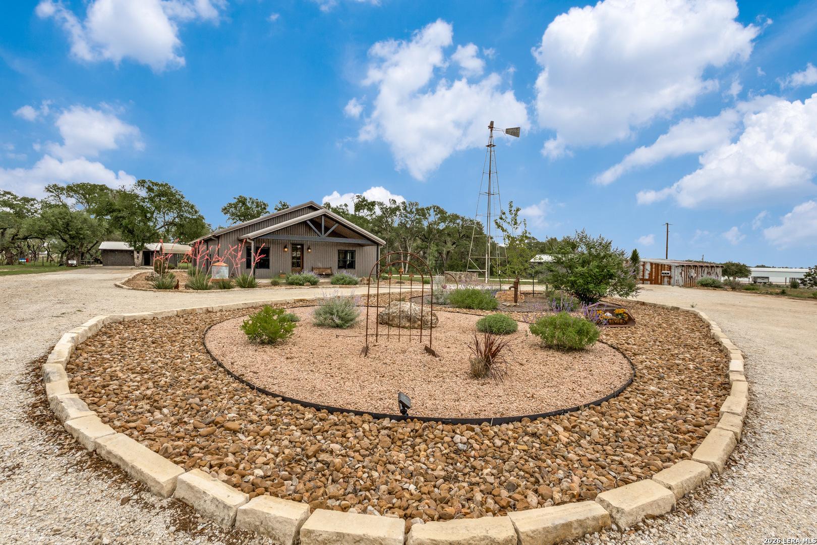 Image 2: Front of main house and circle drive