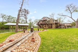 836 LAKE PLACID DR