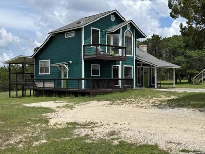 136 N SCENIC LOOP