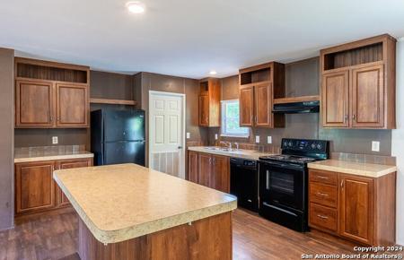 558 WOODCREEK CIR