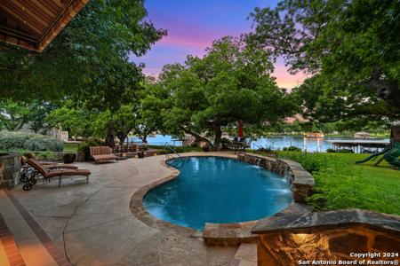 533 Crestwood Dr