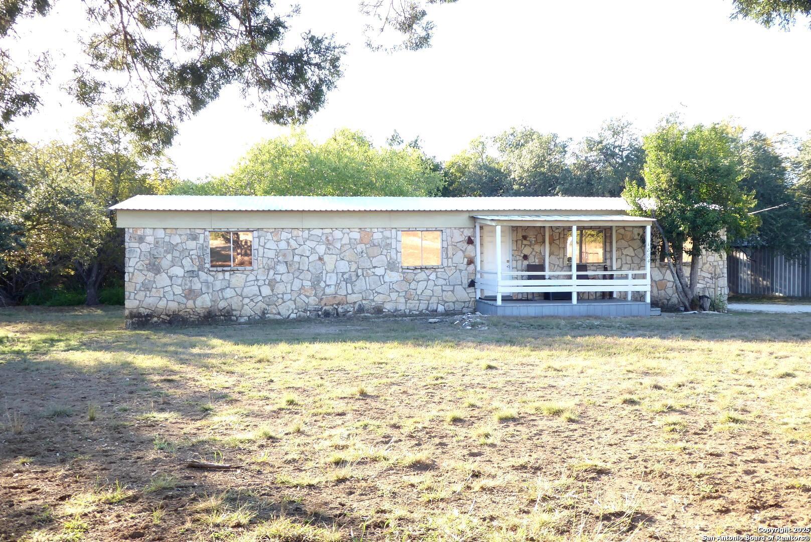 Image 2: wide front yard