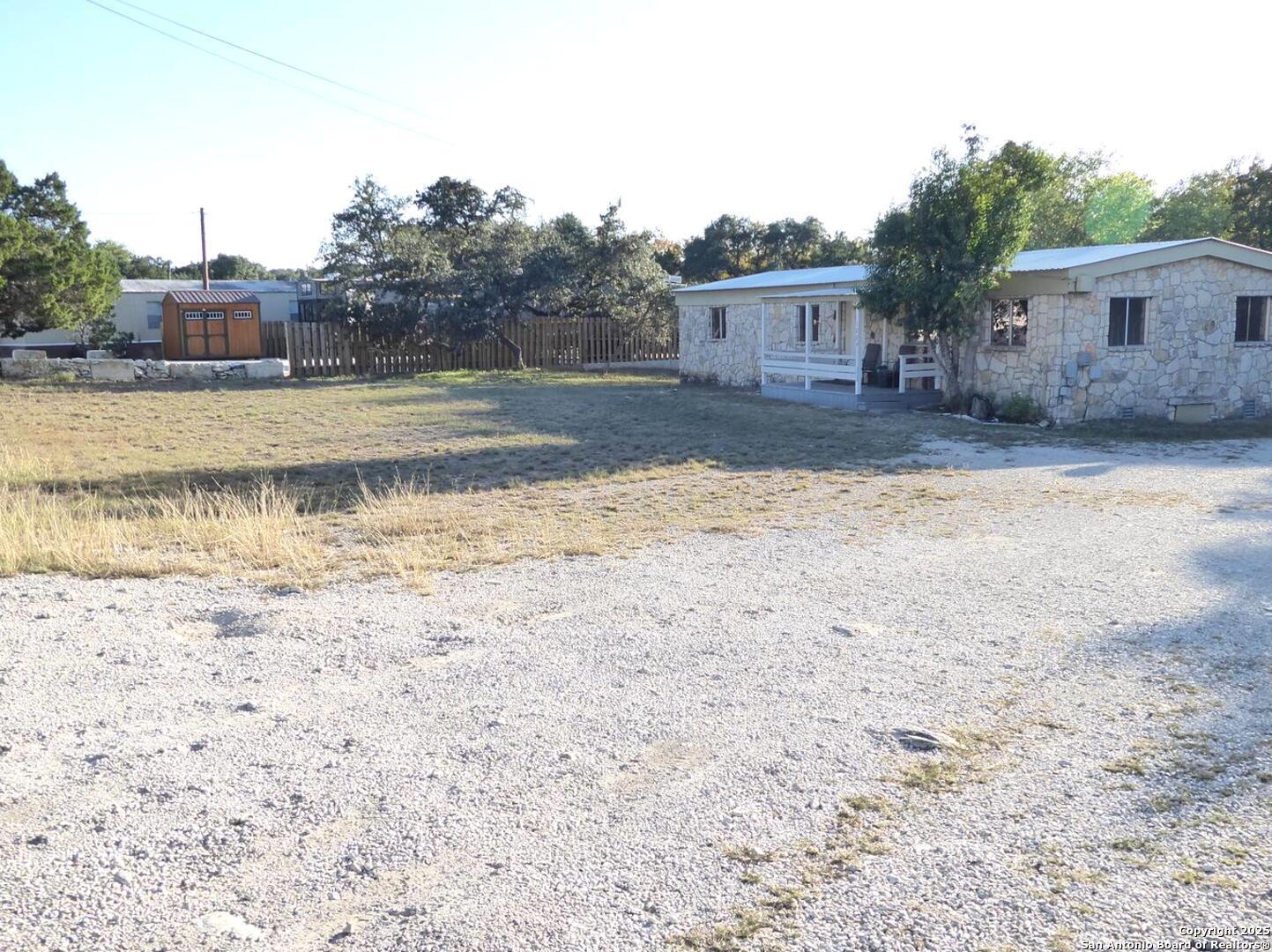 Image 3: spacious driveway