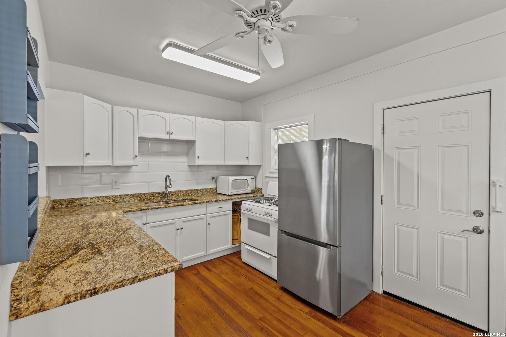 Image 3: Kitchen