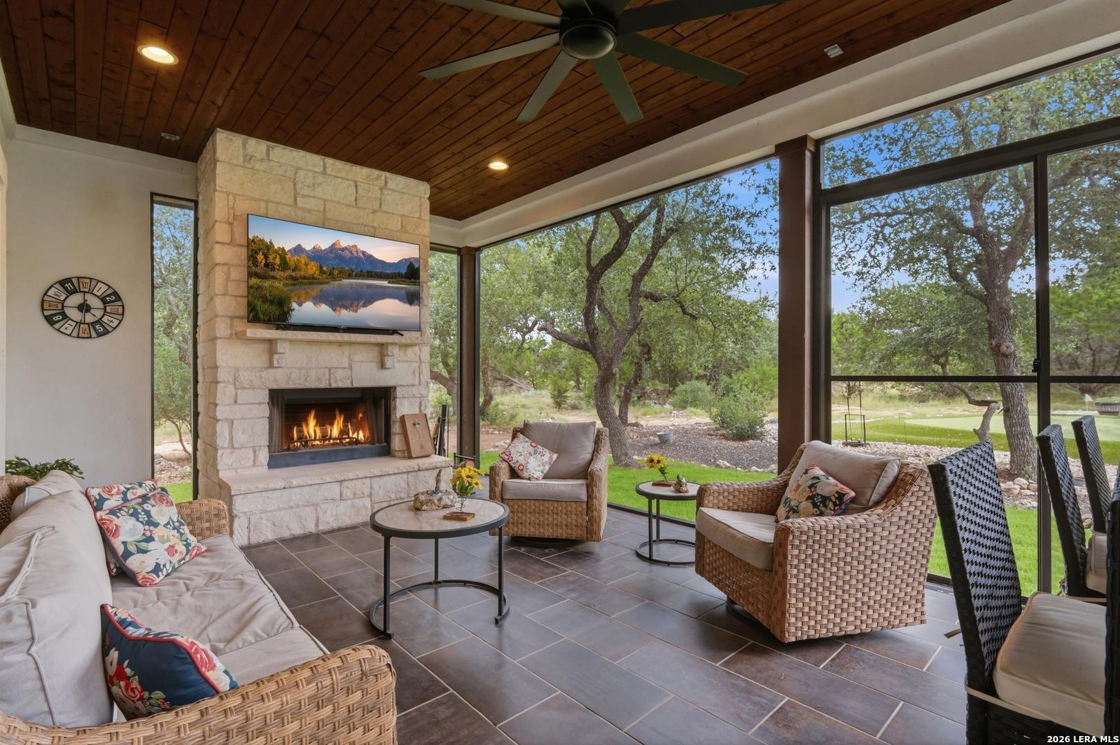 Image 3: Sun Room