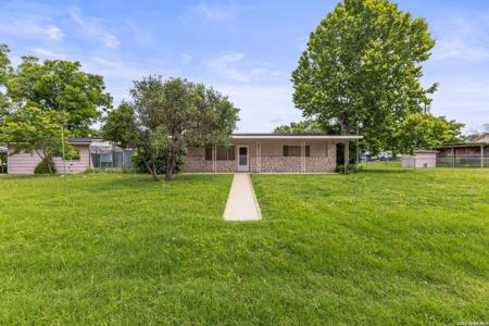 212 BLUEBONNET ST