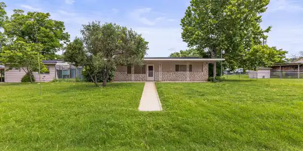 212 BLUEBONNET ST