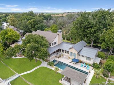 535 Vista Del Rio