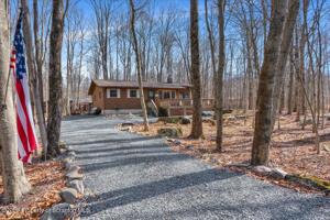 152 E Lake Dr