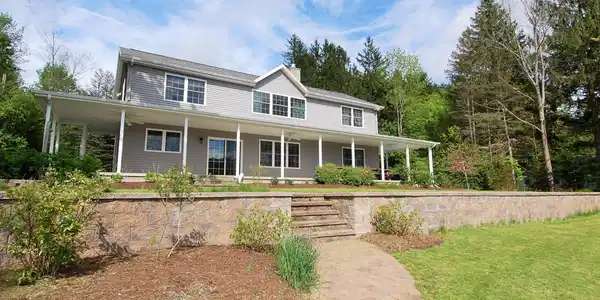 247 Lake Boulevard