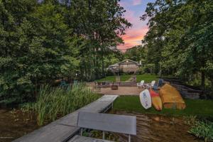 99 Little Lake Rd