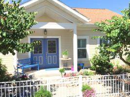 102 E Golden Lane